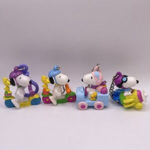 Easter PEANUTS Snoopy Woodstock Whitmans Sampler Figures Key Chain Lot of 4